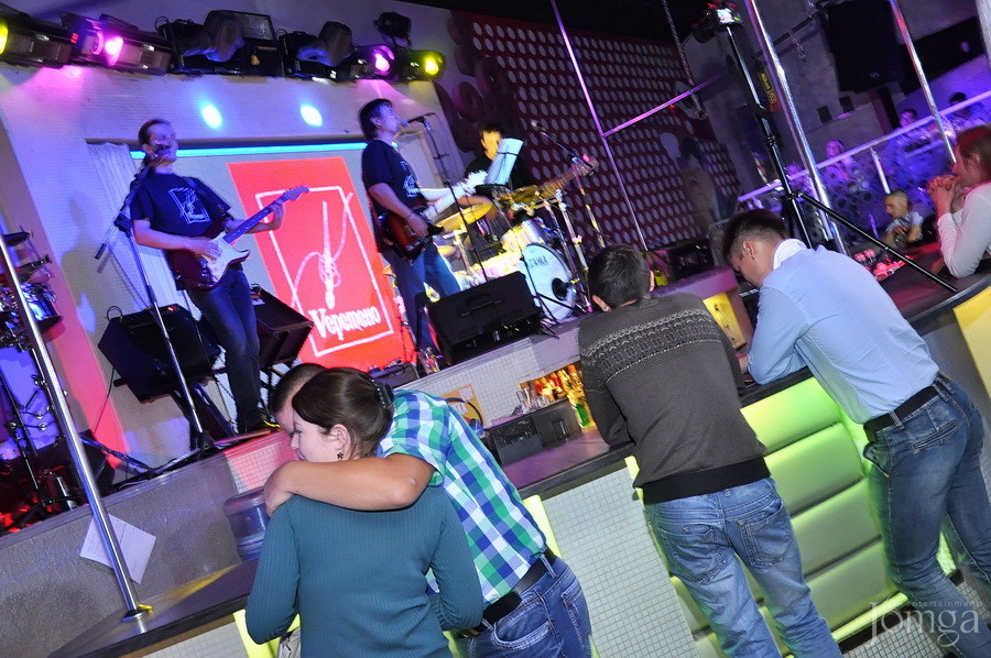 Фотография с гр "ВЕРЕТЕНО" - нам 8 лет в Пятерочка