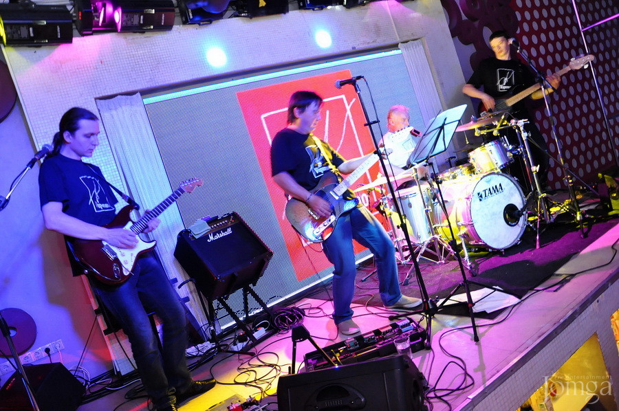 Фотография с гр "ВЕРЕТЕНО" - нам 8 лет в Пятерочка