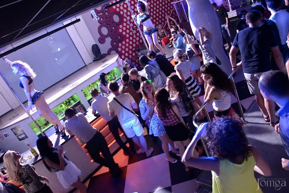 Фотография с Мокрая майка в Пятерочка