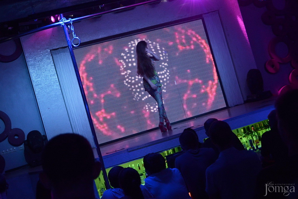 Фотография с Мокрая майка в Пятерочка