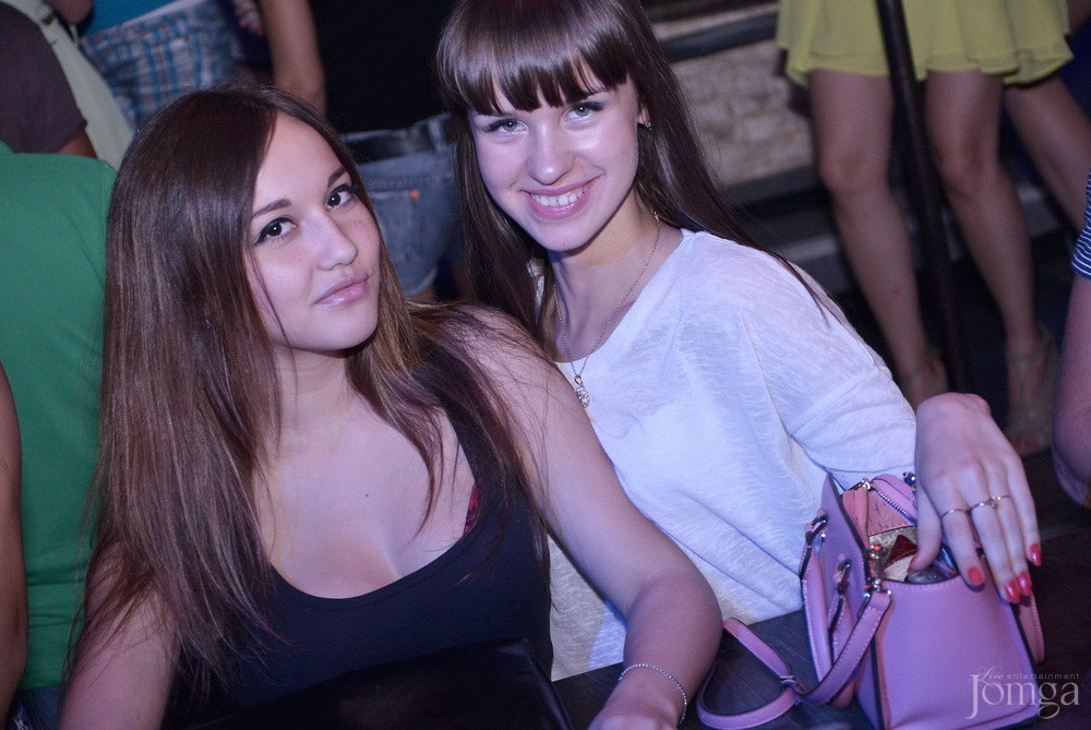 Фотография с Мокрая майка в Пятерочка