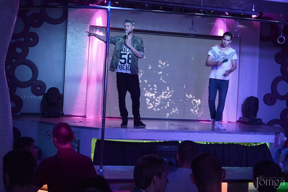 Фотография с Мокрая майка в Пятерочка