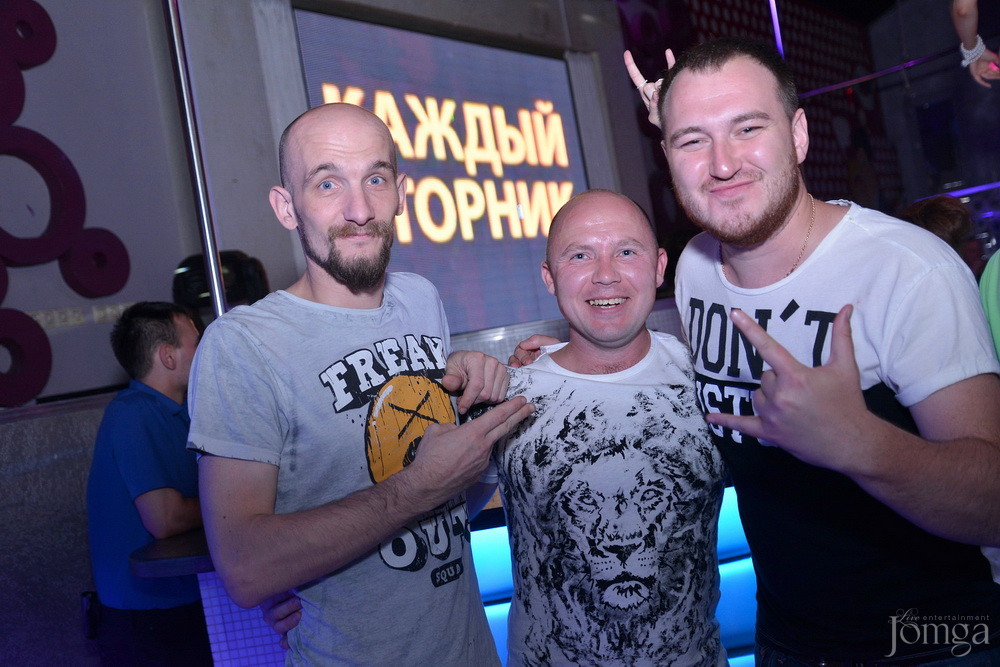 Фотография с Мокрая майка в Пятерочка