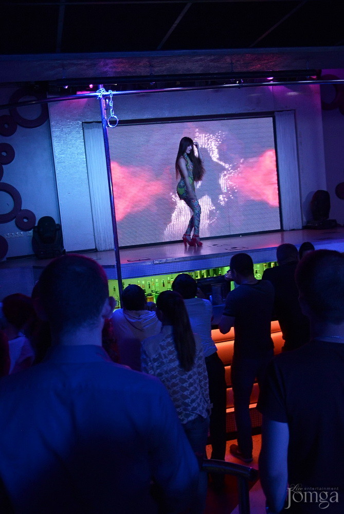 Фотография с Мокрая майка в Пятерочка