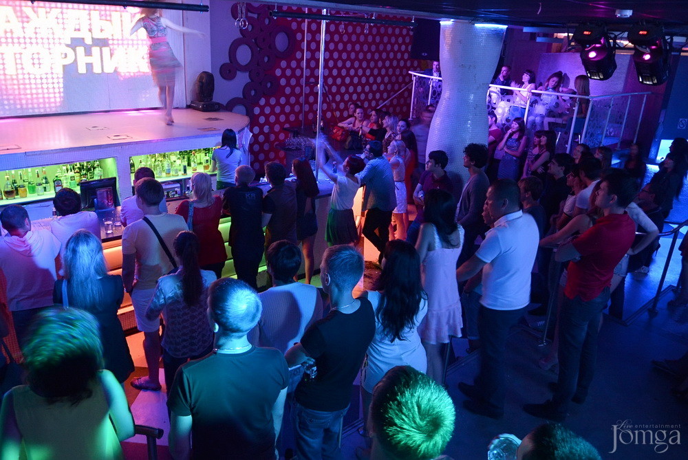 Фотография с Мокрая майка в Пятерочка