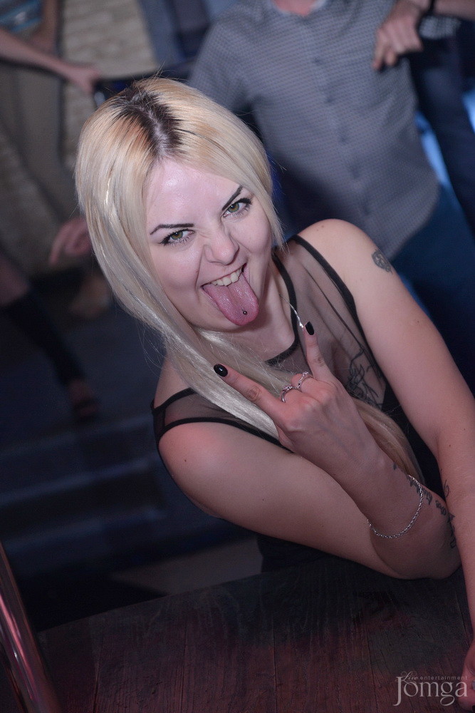 Фотография с Мокрая майка в Пятерочка