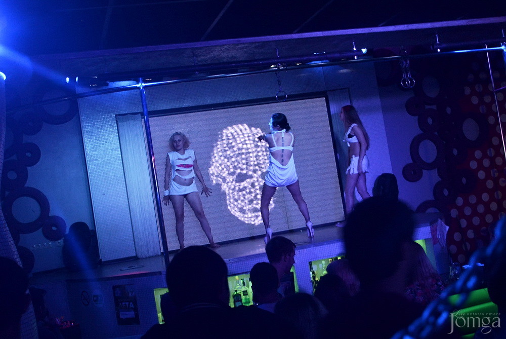 Фотография с Мокрая майка в Пятерочка