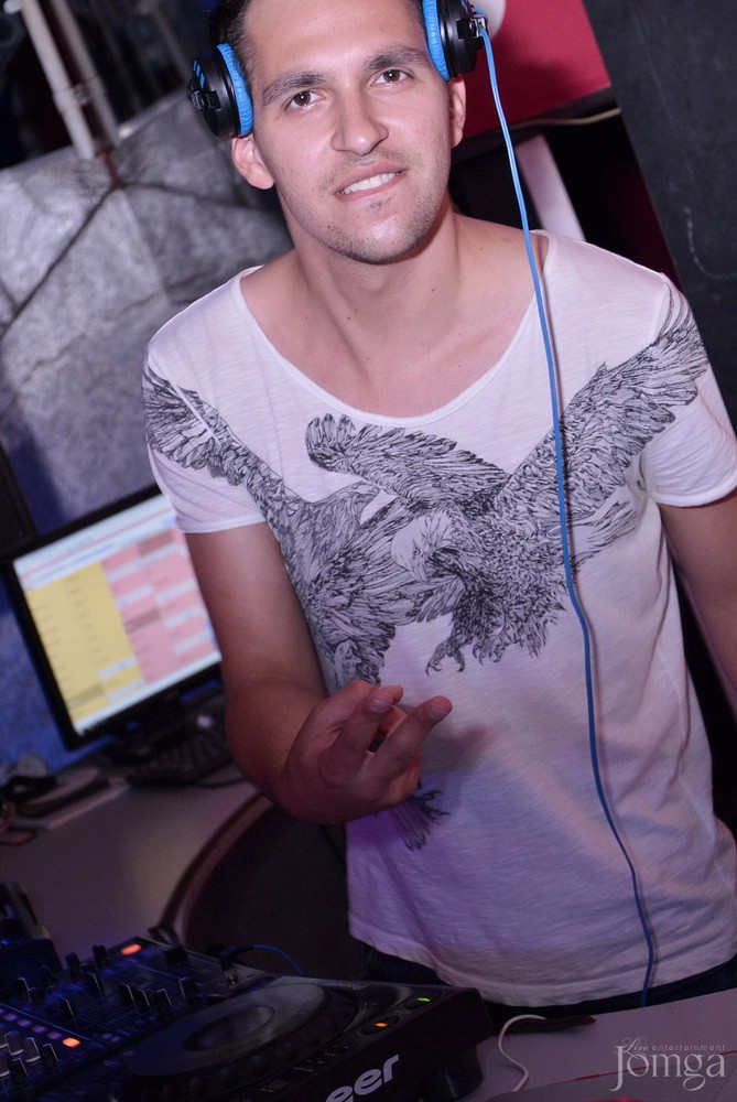 Фотография с Мокрая майка в Пятерочка