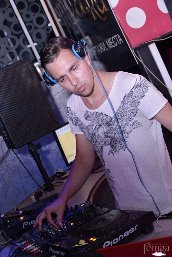 Фотография с Мокрая майка в Пятерочка