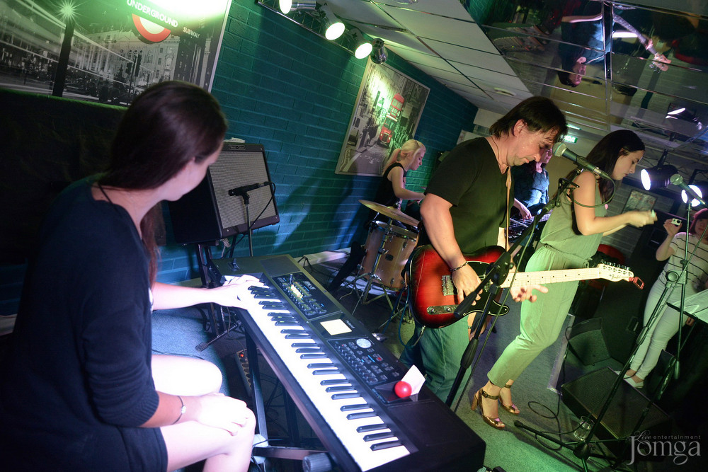 Фотография с гр. Own Way в Пятерочка