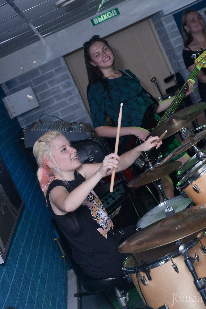 Фотография с гр. Own Way в Пятерочка