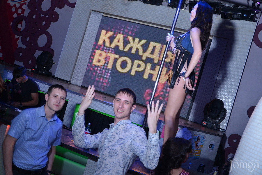 Фотография с Мокрая майка в Пятерочка