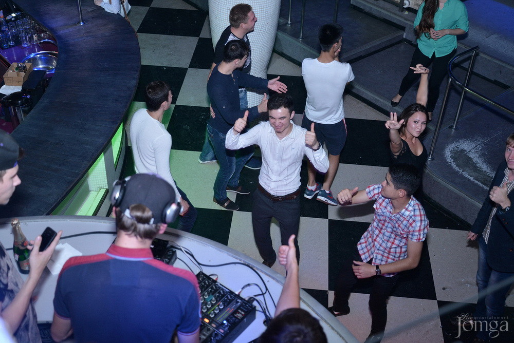 Фотография с VIP: B-DAY Хирург в Пятерочка