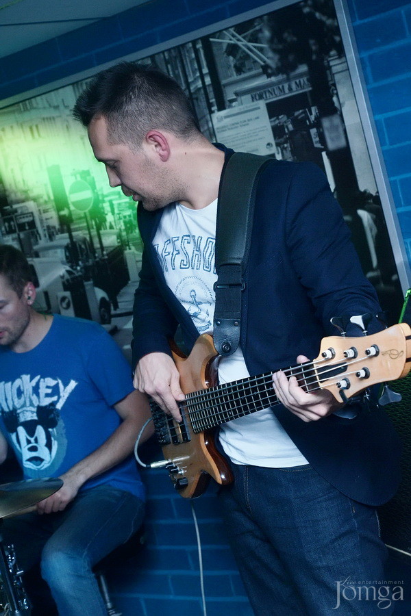 Фотография с гр "MADO" в Пятерочка