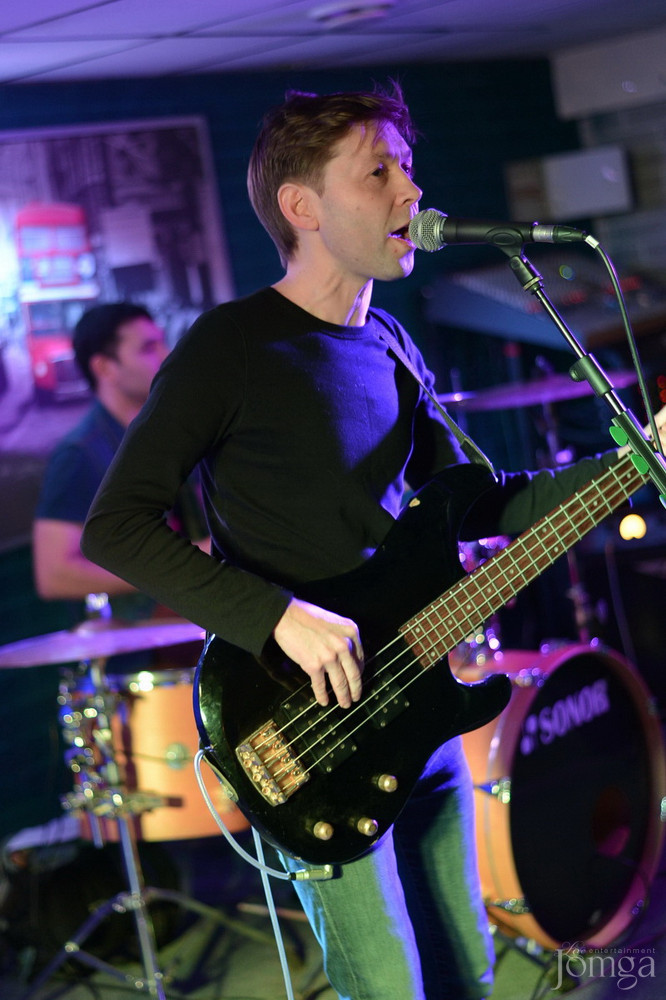 Фотография с гр.ЭССЕ презентация альбома в Пятерочка