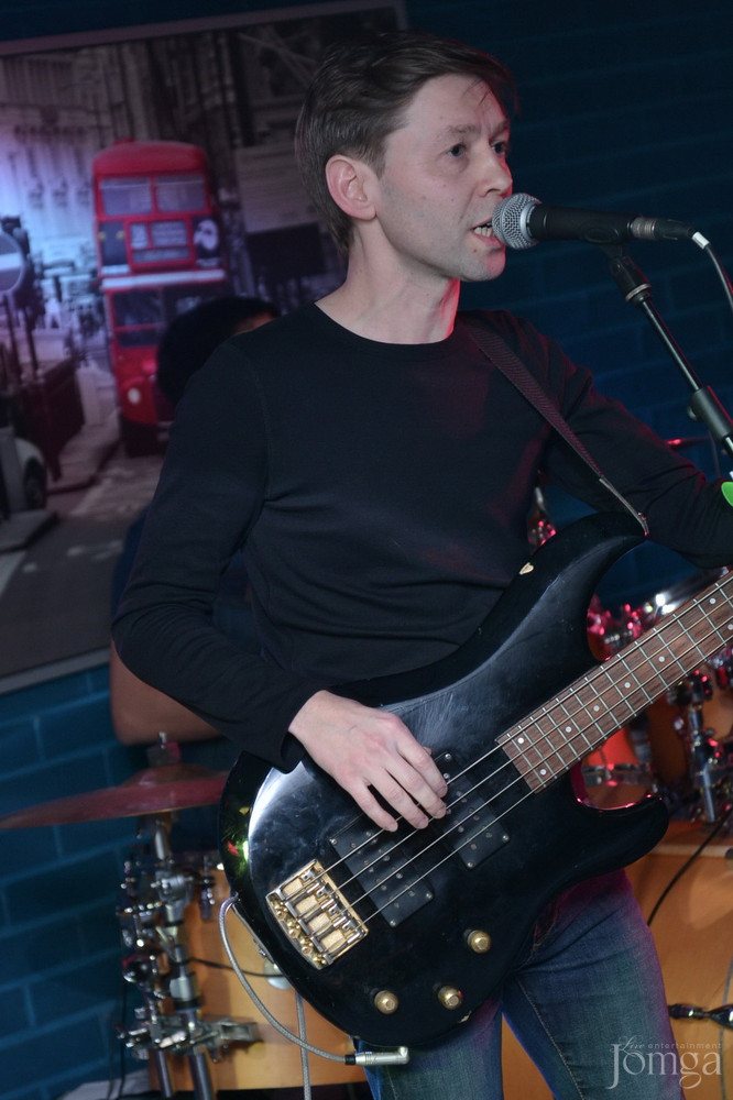 Фотография с гр.ЭССЕ презентация альбома в Пятерочка