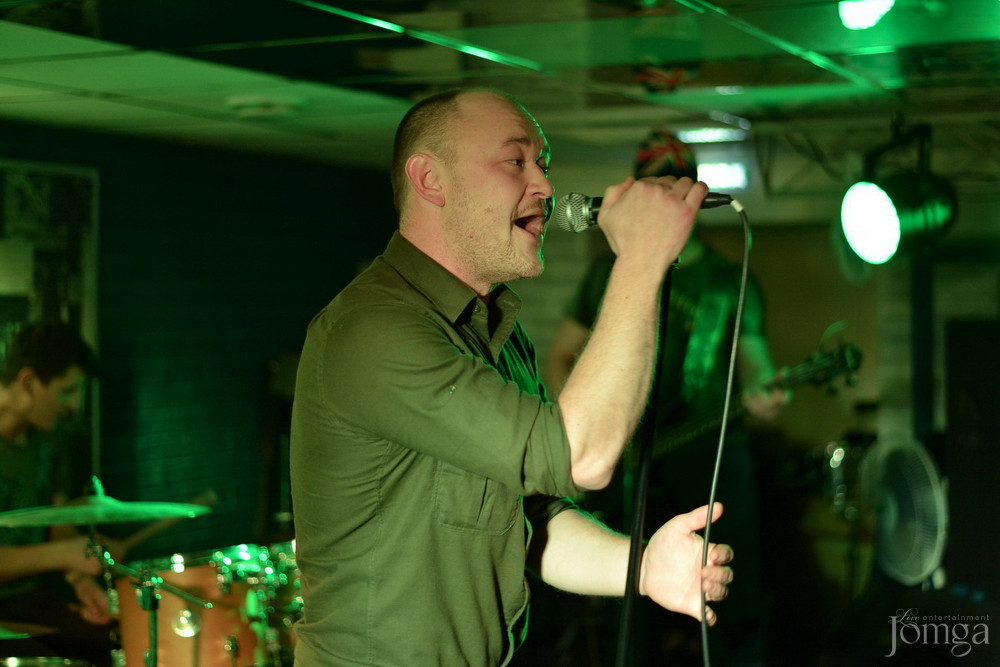 Фотография с гр.ЭССЕ презентация альбома в Пятерочка