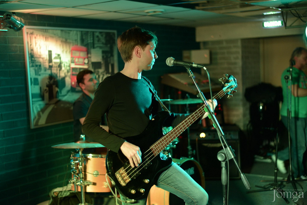 Фотография с гр.ЭССЕ презентация альбома в Пятерочка