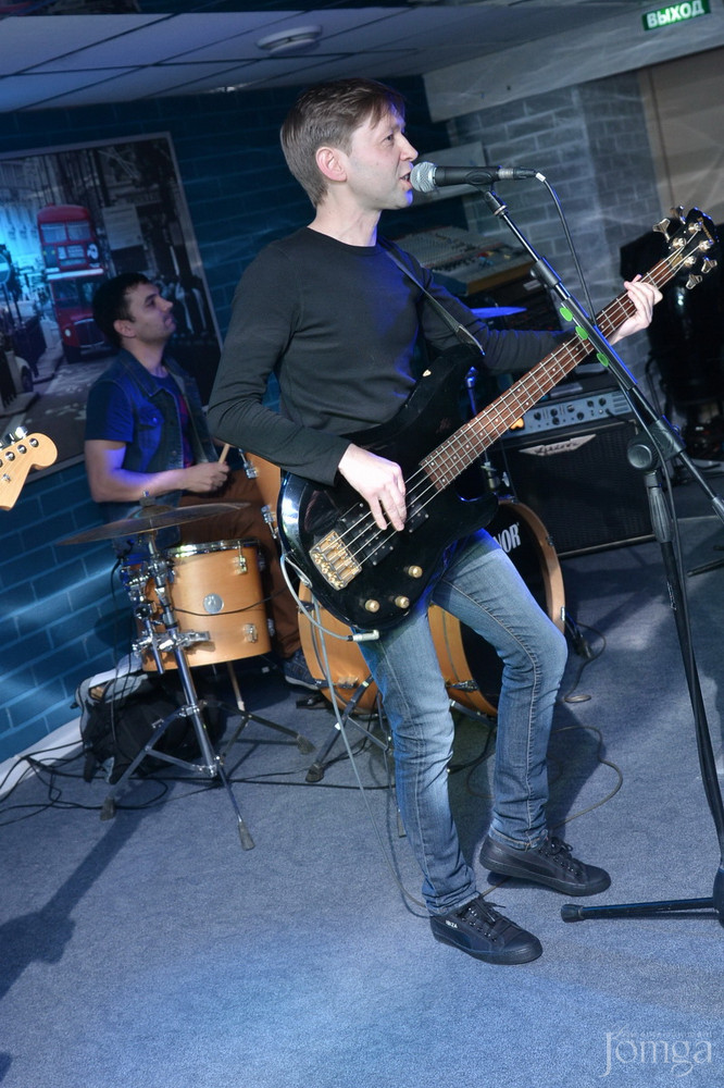 Фотография с гр.ЭССЕ презентация альбома в Пятерочка