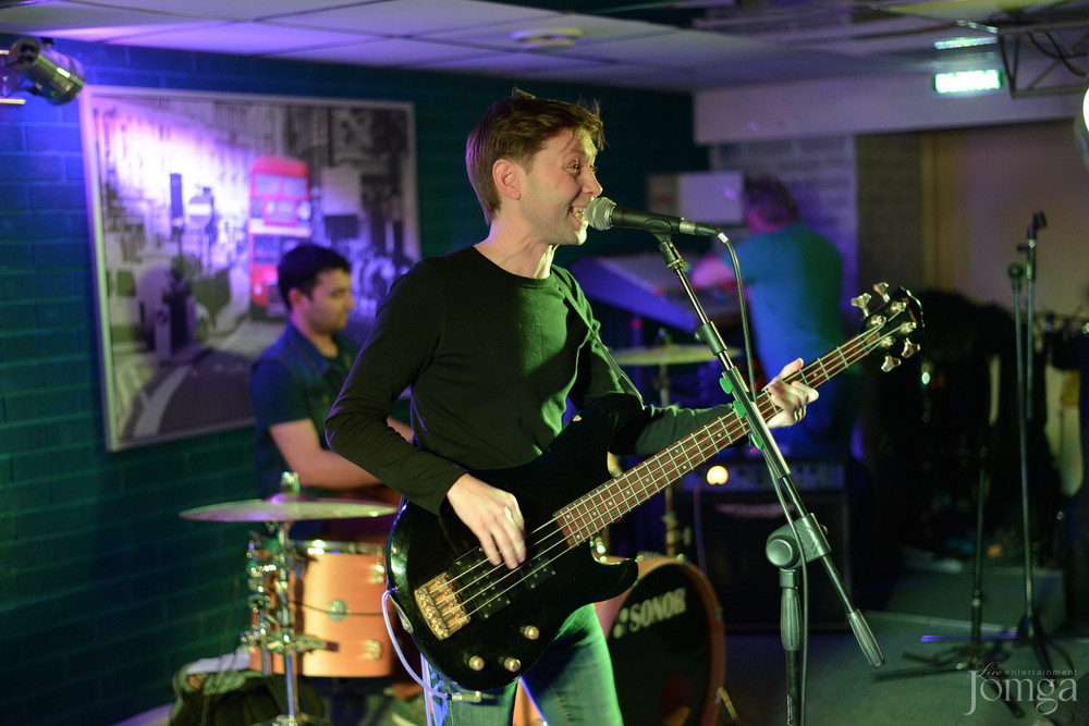 Фотография с гр.ЭССЕ презентация альбома в Пятерочка