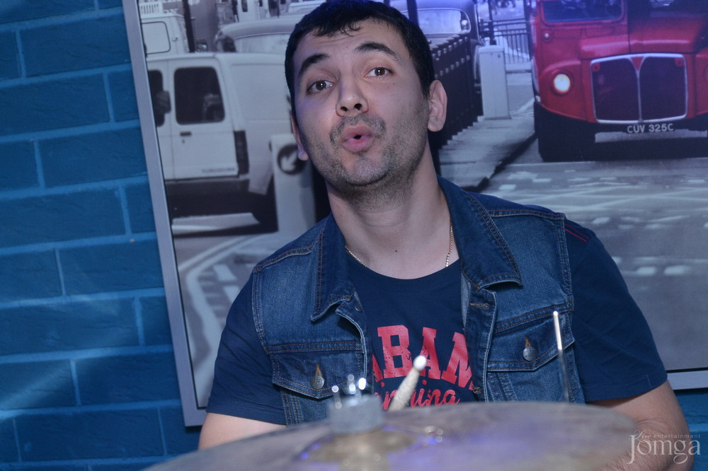 Фотография с гр.ЭССЕ презентация альбома в Пятерочка