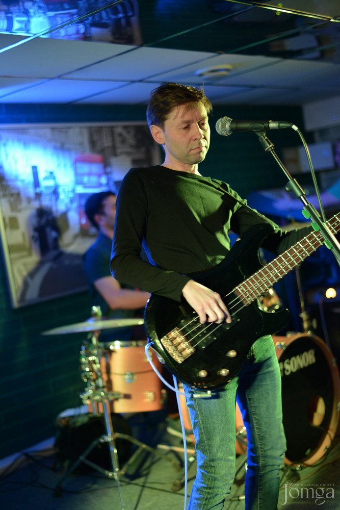 Фотография с гр.ЭССЕ презентация альбома в Пятерочка