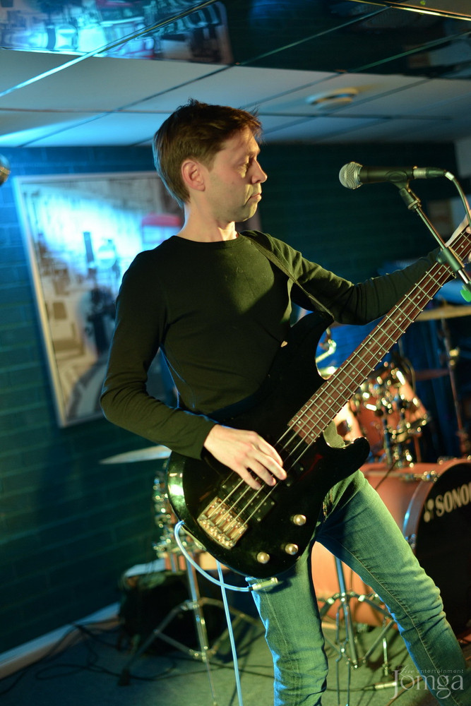 Фотография с гр.ЭССЕ презентация альбома в Пятерочка