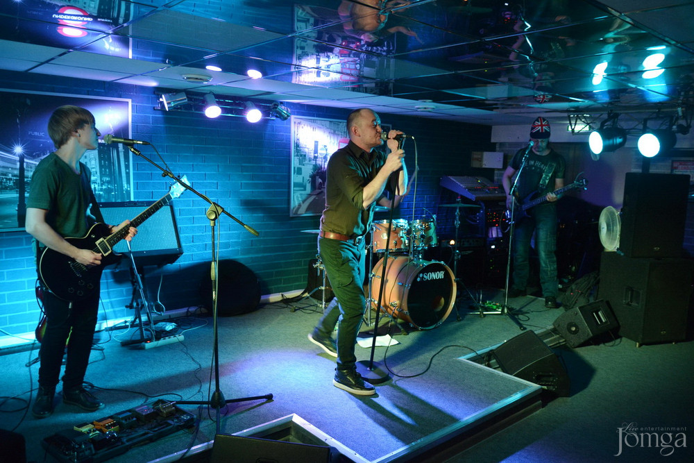 Фотография с гр.ЭССЕ презентация альбома в Пятерочка