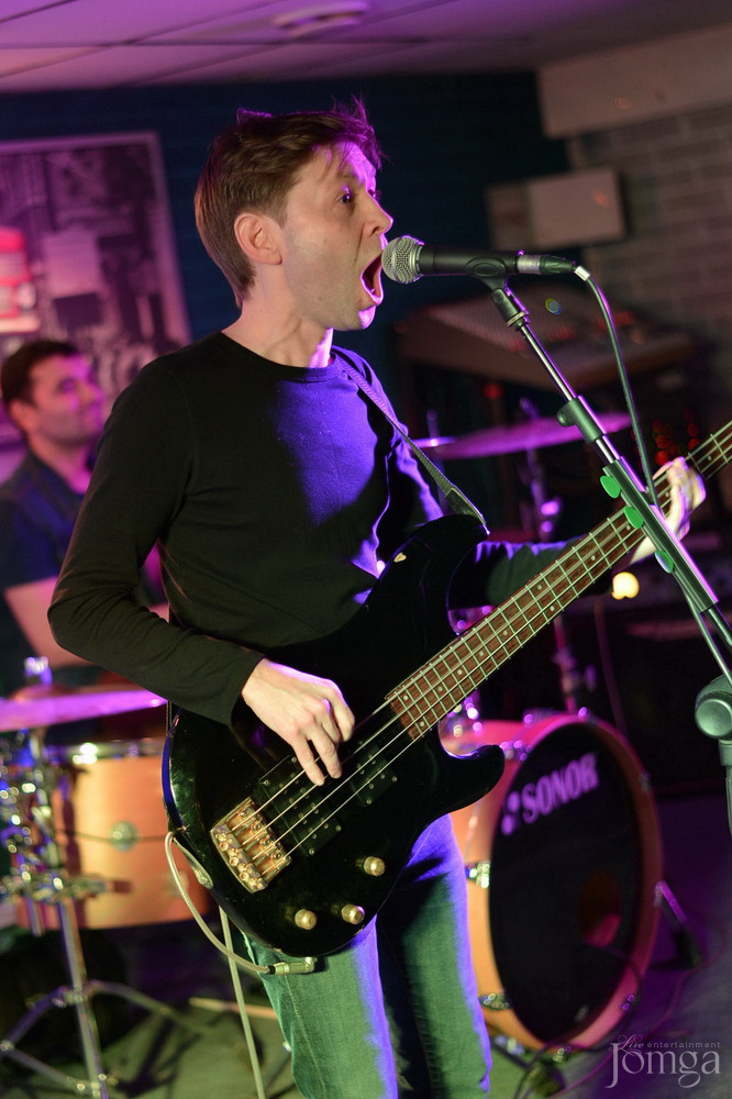 Фотография с гр.ЭССЕ презентация альбома в Пятерочка