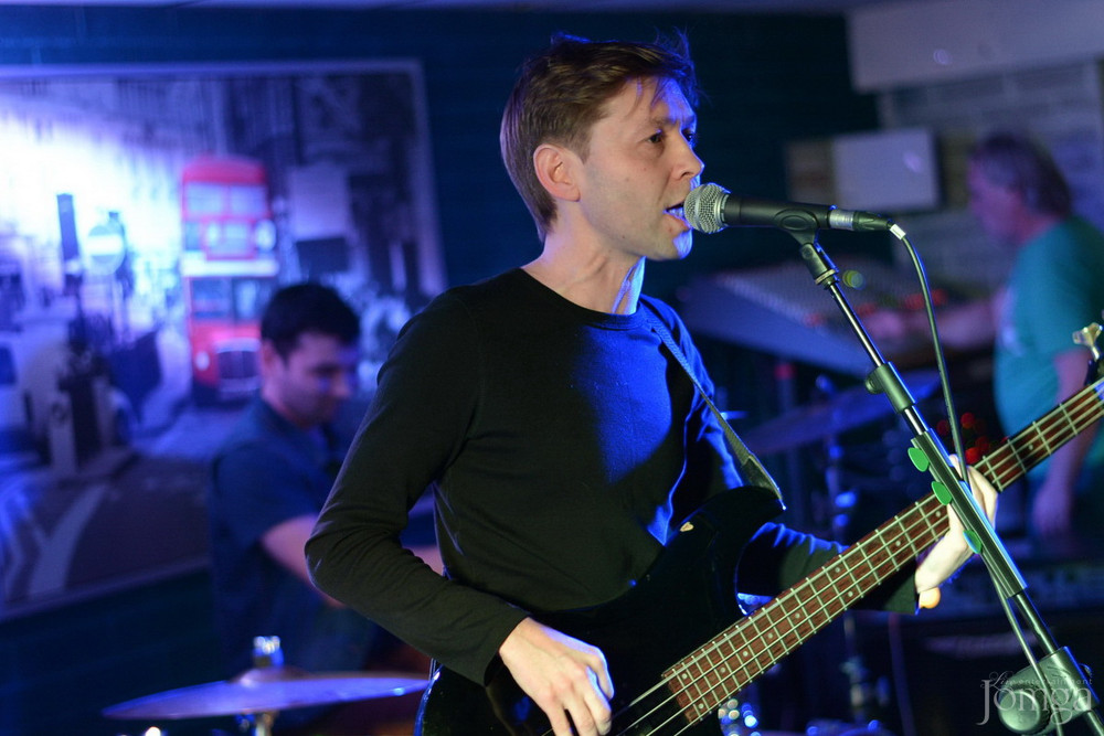 Фотография с гр.ЭССЕ презентация альбома в Пятерочка