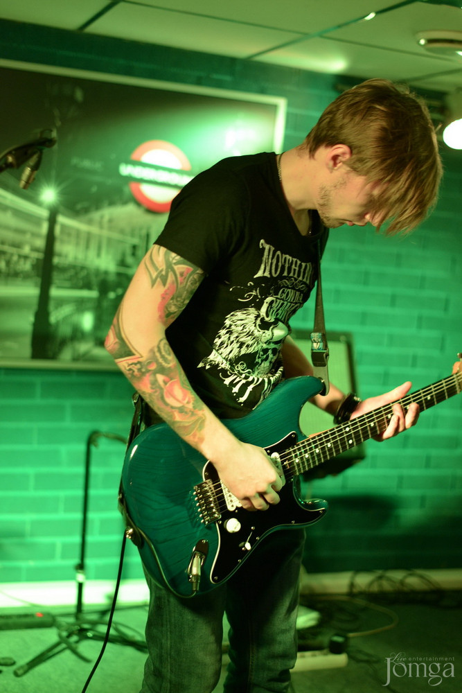 Фотография с гр.ЭССЕ презентация альбома в Пятерочка