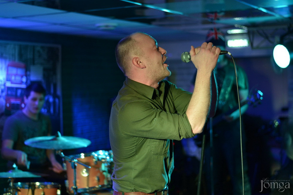 Фотография с гр.ЭССЕ презентация альбома в Пятерочка