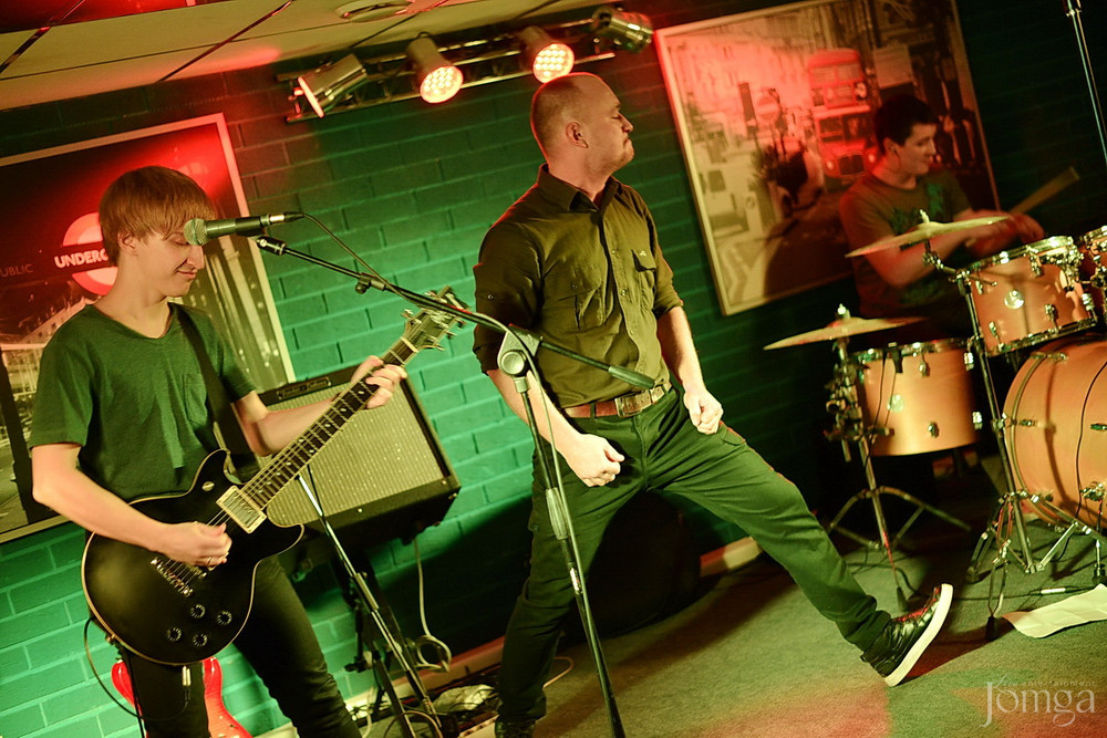 Фотография с гр.ЭССЕ презентация альбома в Пятерочка