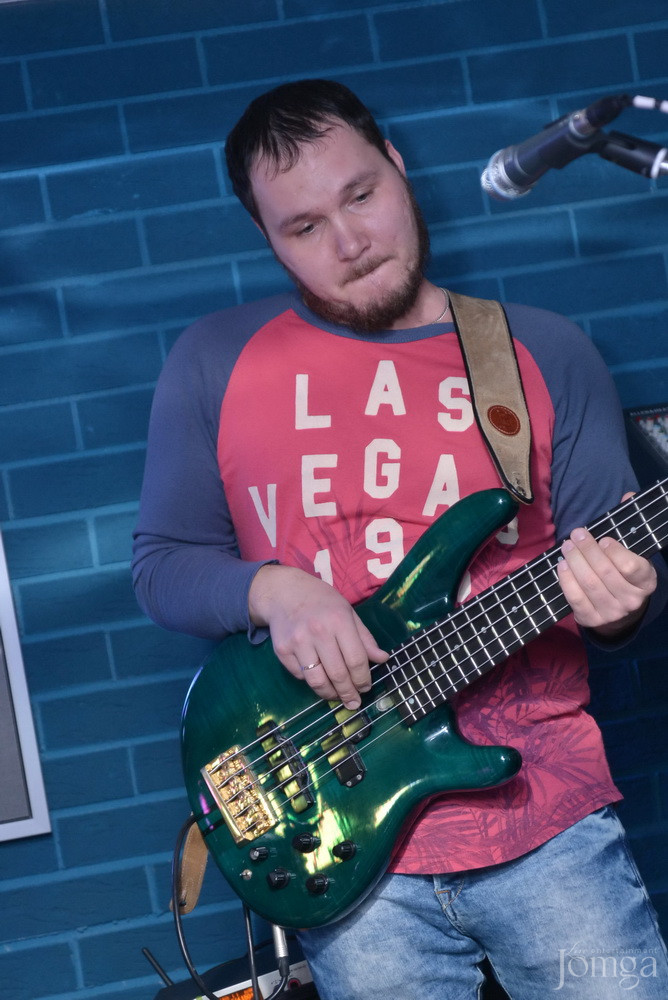 Фотография с гр.Ла-Гранж в Пятерочка