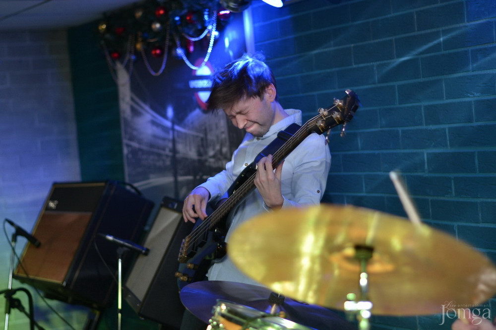 Фотография с гр. ЭССЕ & друзья в Пятерочка