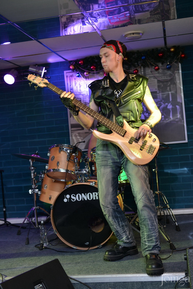 Фотография с гр. ЭССЕ & друзья в Пятерочка