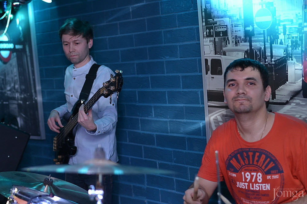 Фотография с гр. ЭССЕ & друзья в Пятерочка