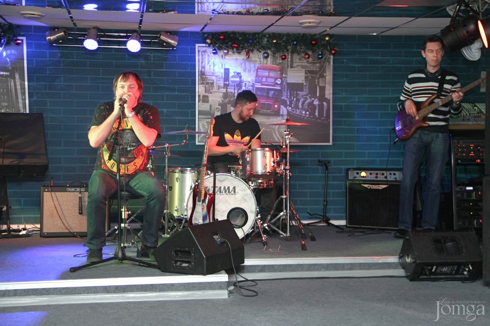 Фотография с Концерт гр. "ЛИСТЬЯ ТРАВЫ" (г. Казань) в Пятерочка