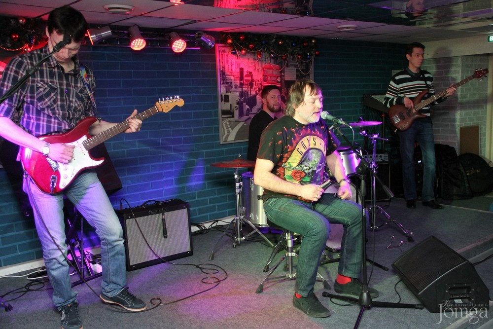 Фотография с Концерт гр. "ЛИСТЬЯ ТРАВЫ" (г. Казань) в Пятерочка