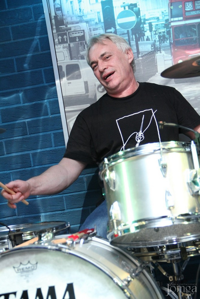 Фотография с Концерт гр. "ЛИСТЬЯ ТРАВЫ" (г. Казань) в Пятерочка