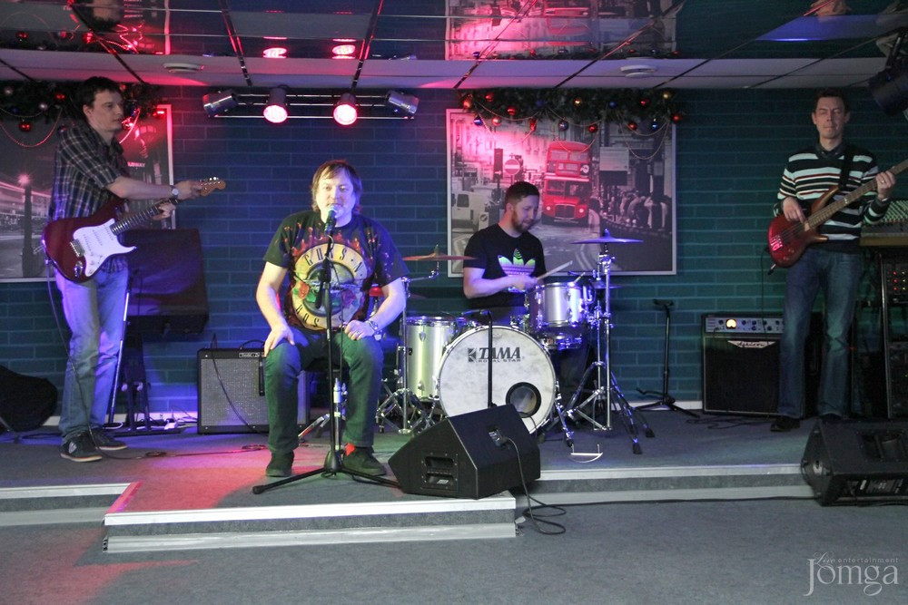 Фотография с Концерт гр. "ЛИСТЬЯ ТРАВЫ" (г. Казань) в Пятерочка