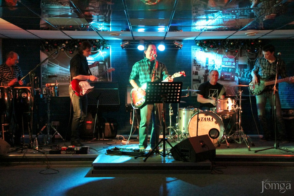 Фотография с Концерт гр. "ЛИСТЬЯ ТРАВЫ" (г. Казань) в Пятерочка