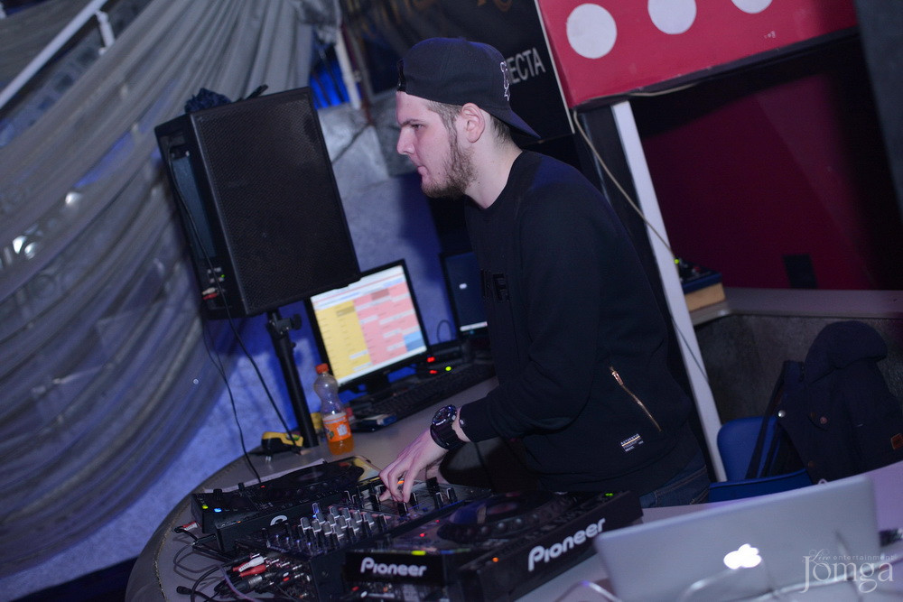 Фотография с Мокрая майка в Пятерочка