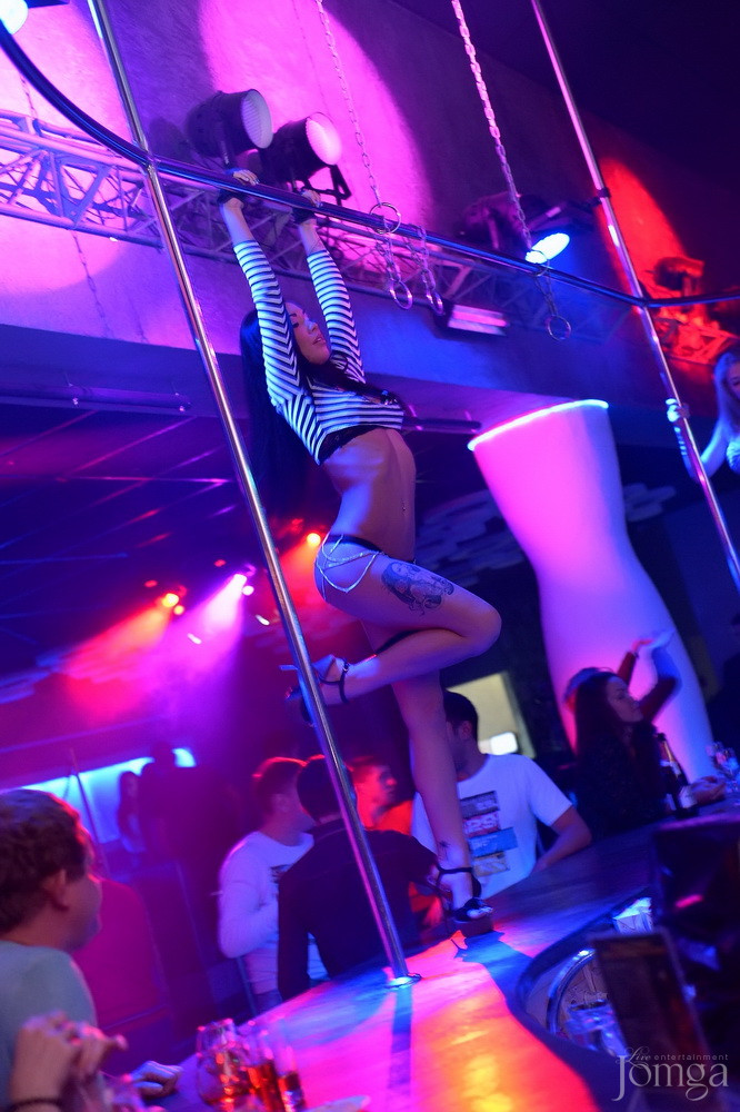 Фотография с Мокрая майка в Пятерочка