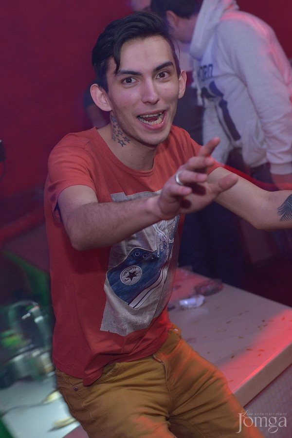 Фотография с Мокрая майка в Пятерочка