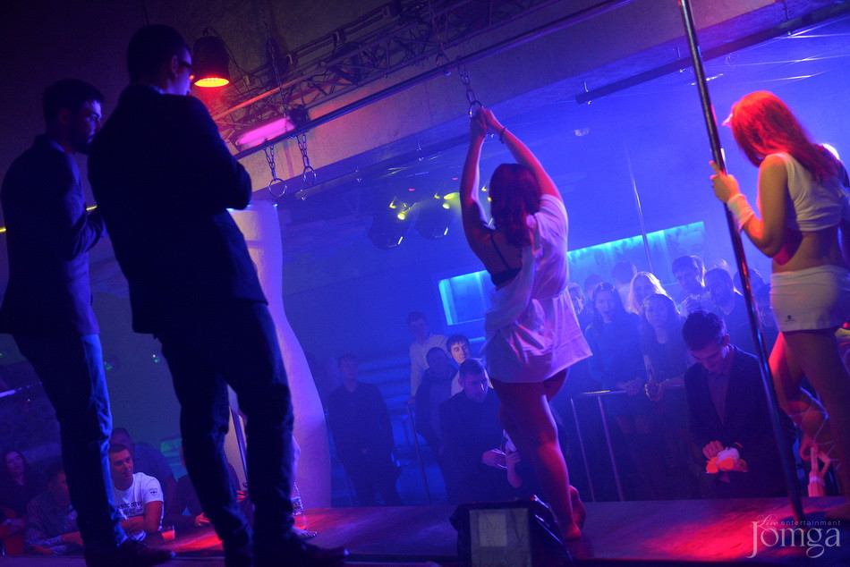 Фотография с Мокрая майка в Пятерочка