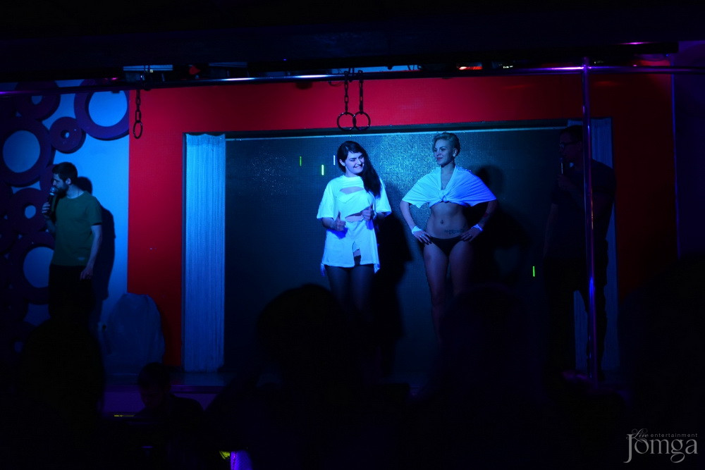 Фотография с Мокрая майка в Пятерочка