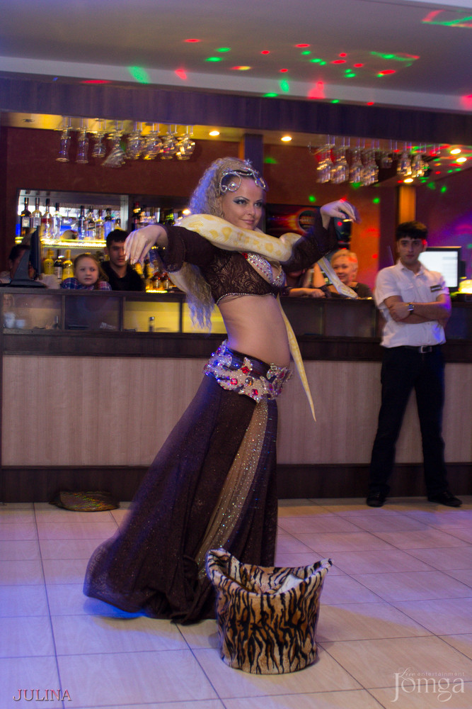 Фотография с День пивных животиков в Дубай