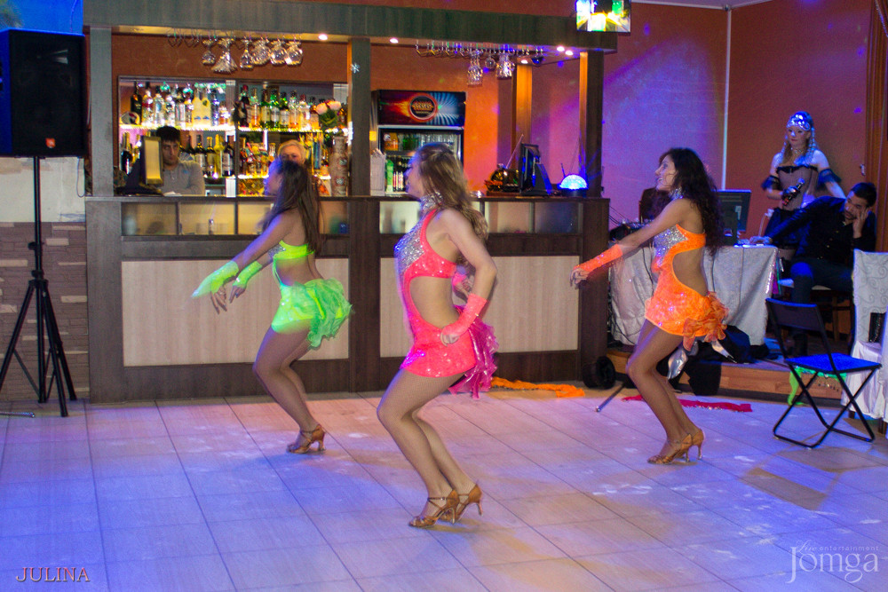 Фотография с Мулен Руж в Дубай