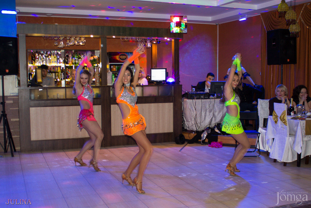 Фотография с Мулен Руж в Дубай